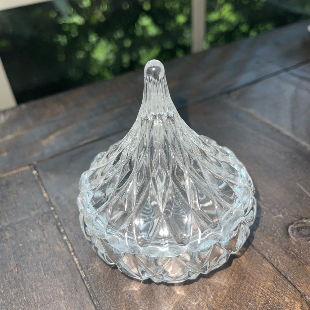 VINTAGE HERSHEY KISS CRYSTAL DISH